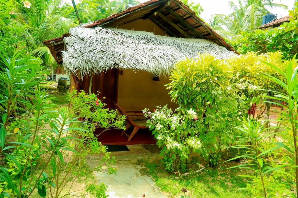 Natural Cabanas Kanattegoda Exteriör bild